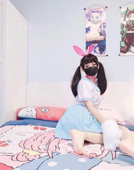 年轻的小姨子观看