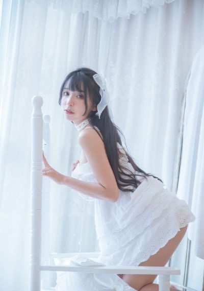 丝袜老师踩我的喷水