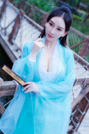 她唇之下在线观看
