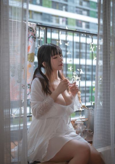 japan白嫩丰满老师xxhd