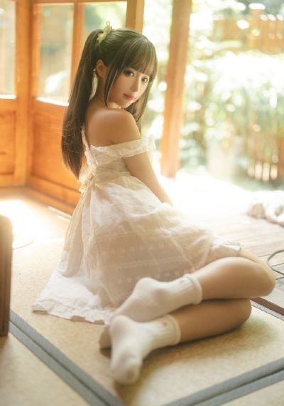 女大学生精油按摩